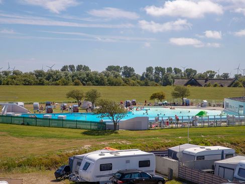 Das Freibad auf dem Campingplatz ins Dornumersiel Das Freibad auf dem Campingplatz ins Dornumersiel