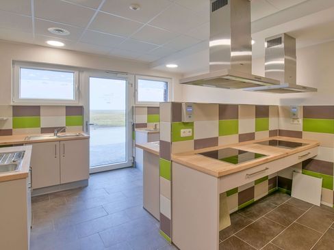 Moderne Küche auf dem Campingplatz in Dornumersiel Moderne Küche auf dem Campingplatz in Dornumersiel