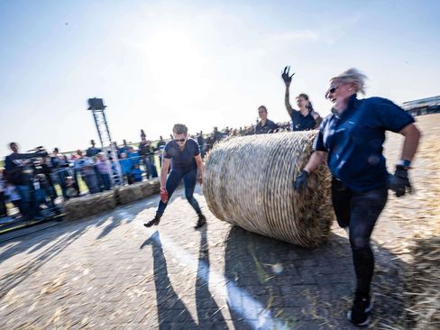 Strohballen-Rollmeisterschaft-Dornumersiel-Nordsee